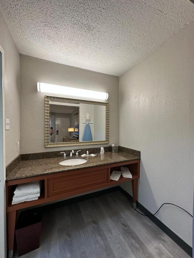 Lanett Inn エクステリア 写真